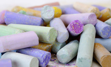 Broken-colorful-crayons-wallpaper_2956_thumb