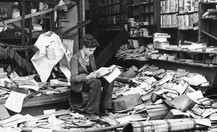 War_torn_london_boy_reads-777x581_thumb